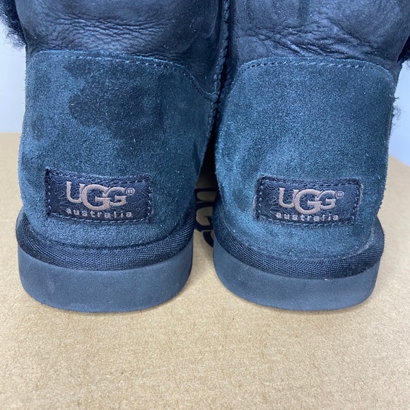 UGGS Women Bailey Button II Boot - Picture 7 of 7